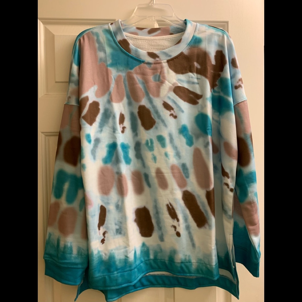 Tye Die Sweat Shirt.